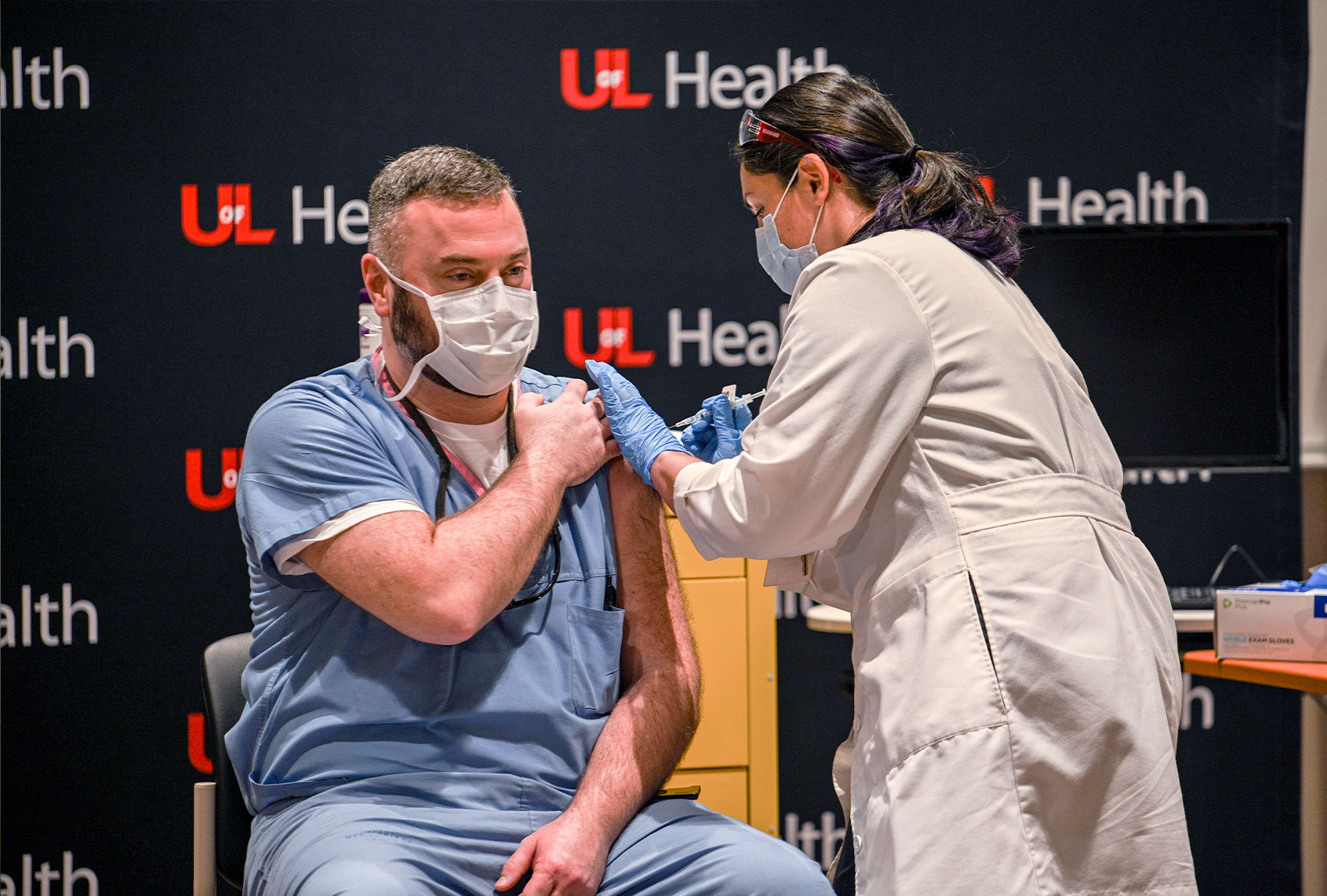 Dr. Jason Smith receives a COVID-19 vaccination at University of Louisville Hospital on December 14, 2020 in Louisville, Kentucky. The Pfizer-BioNTech vaccine became available for specified use on Monday morning to five members of hospital staff. Dr. Smith became the first recipient of the vaccine in the state of Kentucky. (Jon Cherry/Getty Images)