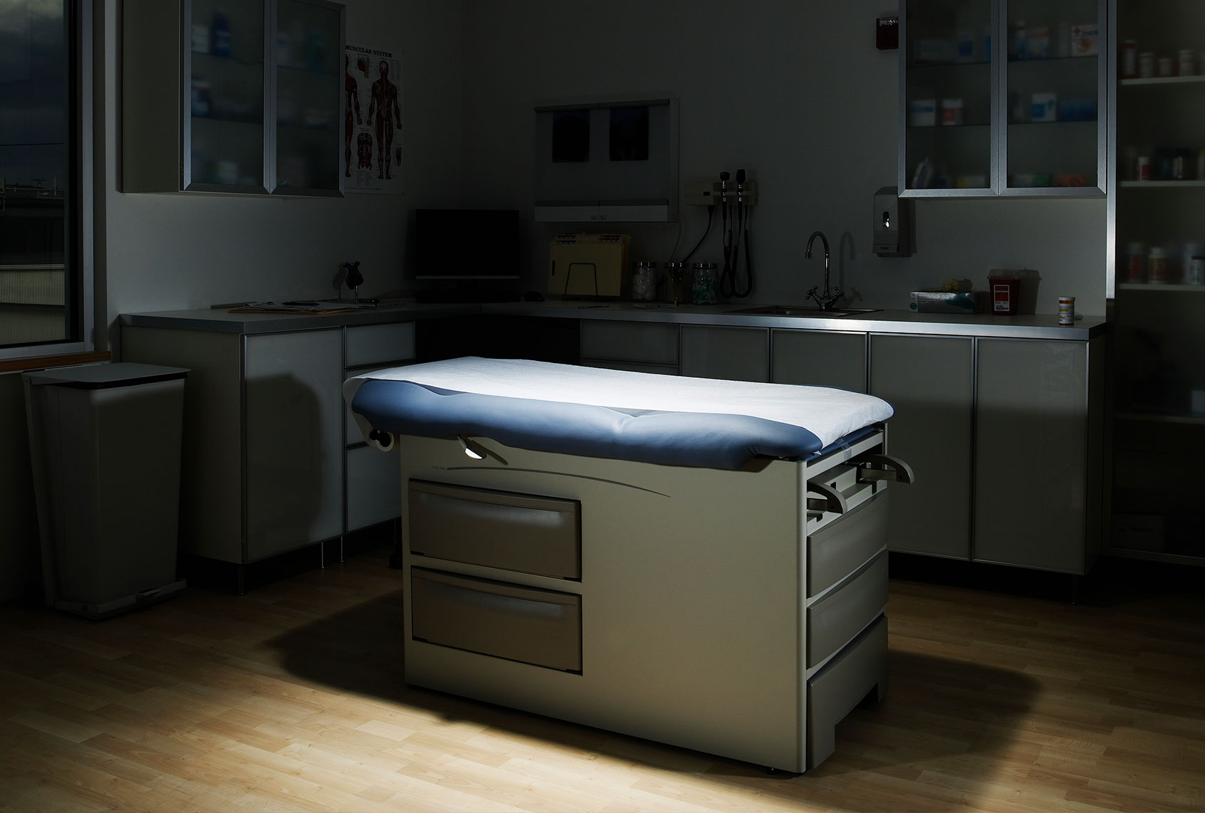 Empty doctor examination room (Getty Images)