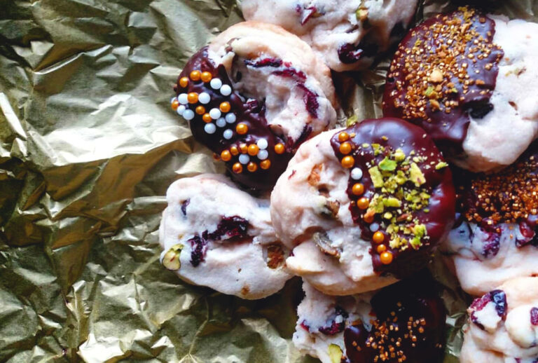 Red, green and gold shortbread cookies (Ashlie Stevens)