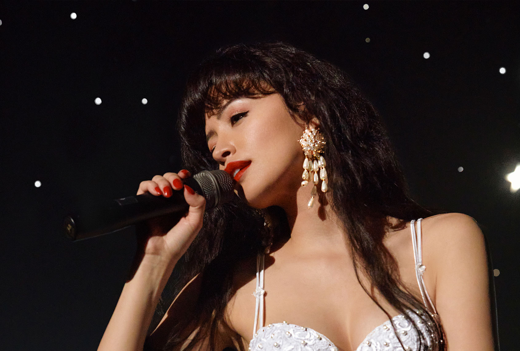 Christian Serratos in "Selena: The Series" (Michael Lavine/Netflix)