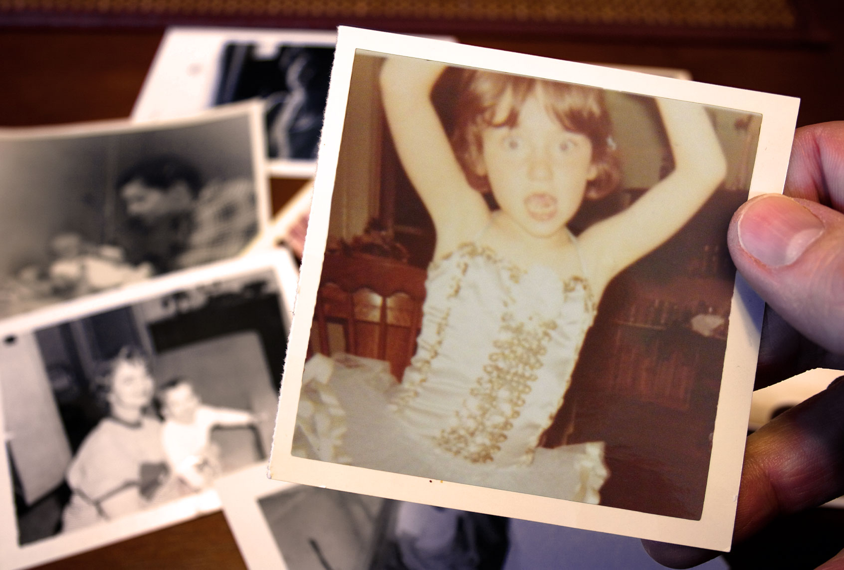 Looking at childhood photos (Photo ilustration by Salon/Getty Images/Mary Elizabeth Williams)