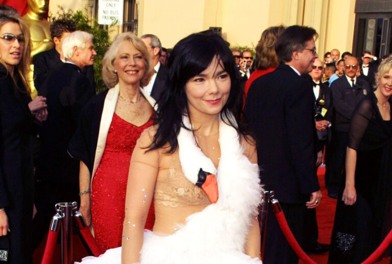 jork in her iconic swan dress on the Oscars red carpet on March 25, 2001 (Jeffrey Mayer/WireImage)