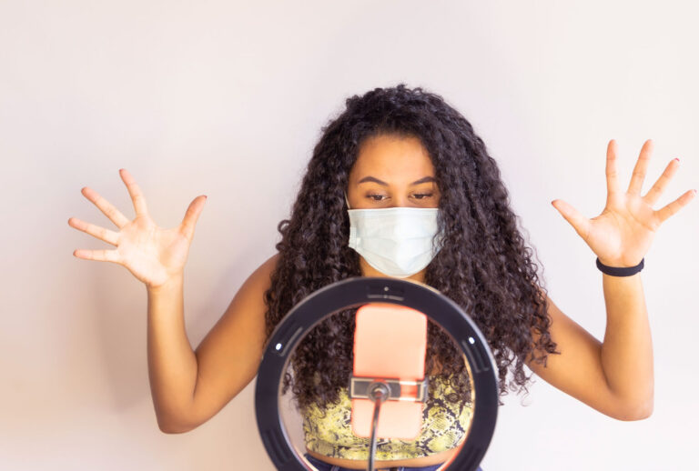 Influencer Girl blogger in medical mask talks about coronavirus (Getty Images)