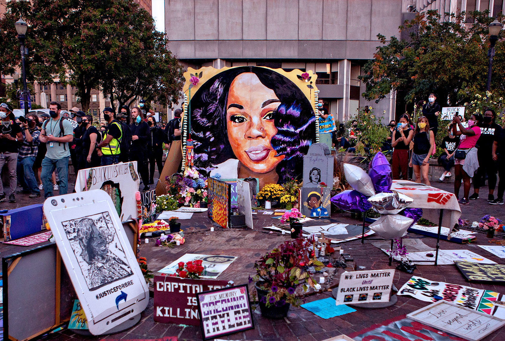 People gather at Breonna Taylors make shift memorial in Injustice Square Park in downtown Louisville on Saturday, Sept. 26, 2020 in Louisville, KY. Hundreds of others protest a Kentucky grand jurys indictment of one of three police officers in the killing of Breonna Taylor, but not for her death (Jason Armond / Los Angeles Times via Getty Images)