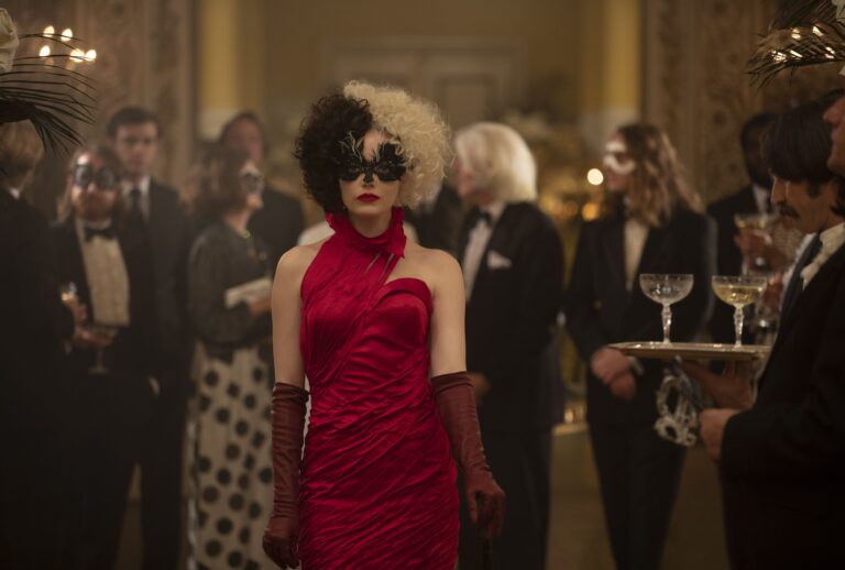 Emma Stone in "Cruella" (Disney+)