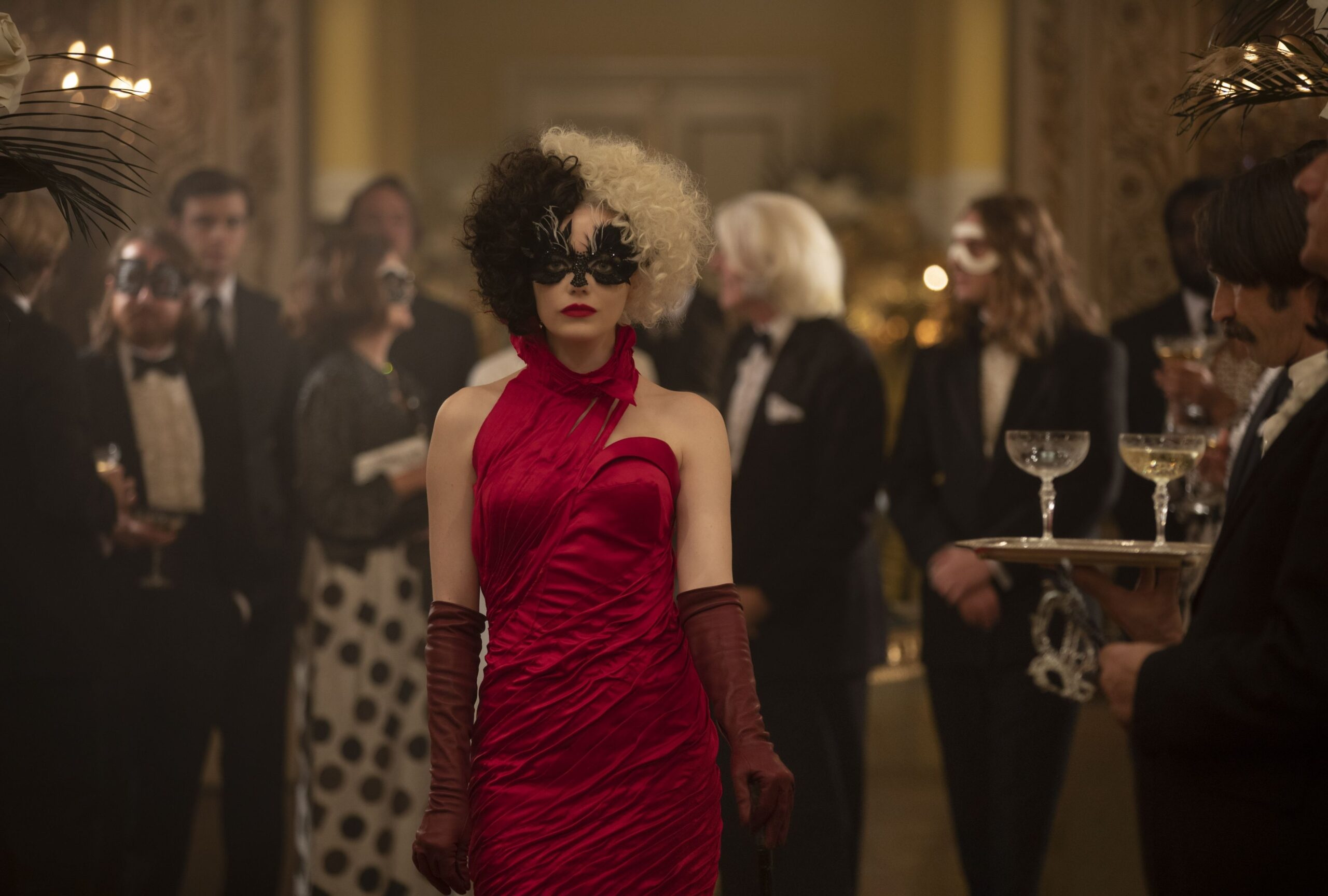Emma Stone in "Cruella" (Disney+)