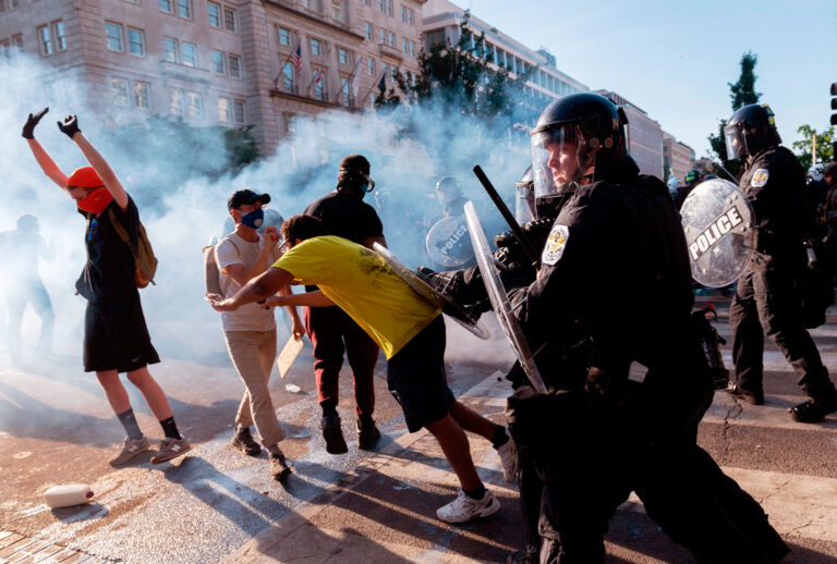 United States Park Police pushes back protestors near the White House on June 1, 2020 as demonstrations against George Floyd's death continue. (ROBERTO SCHMIDT/AFP via Getty Images)
