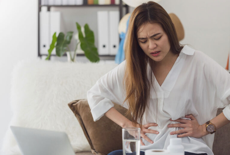 Young Woman With Stomach Pain (Getty Images/Bundit Binsuk/EyeEm)