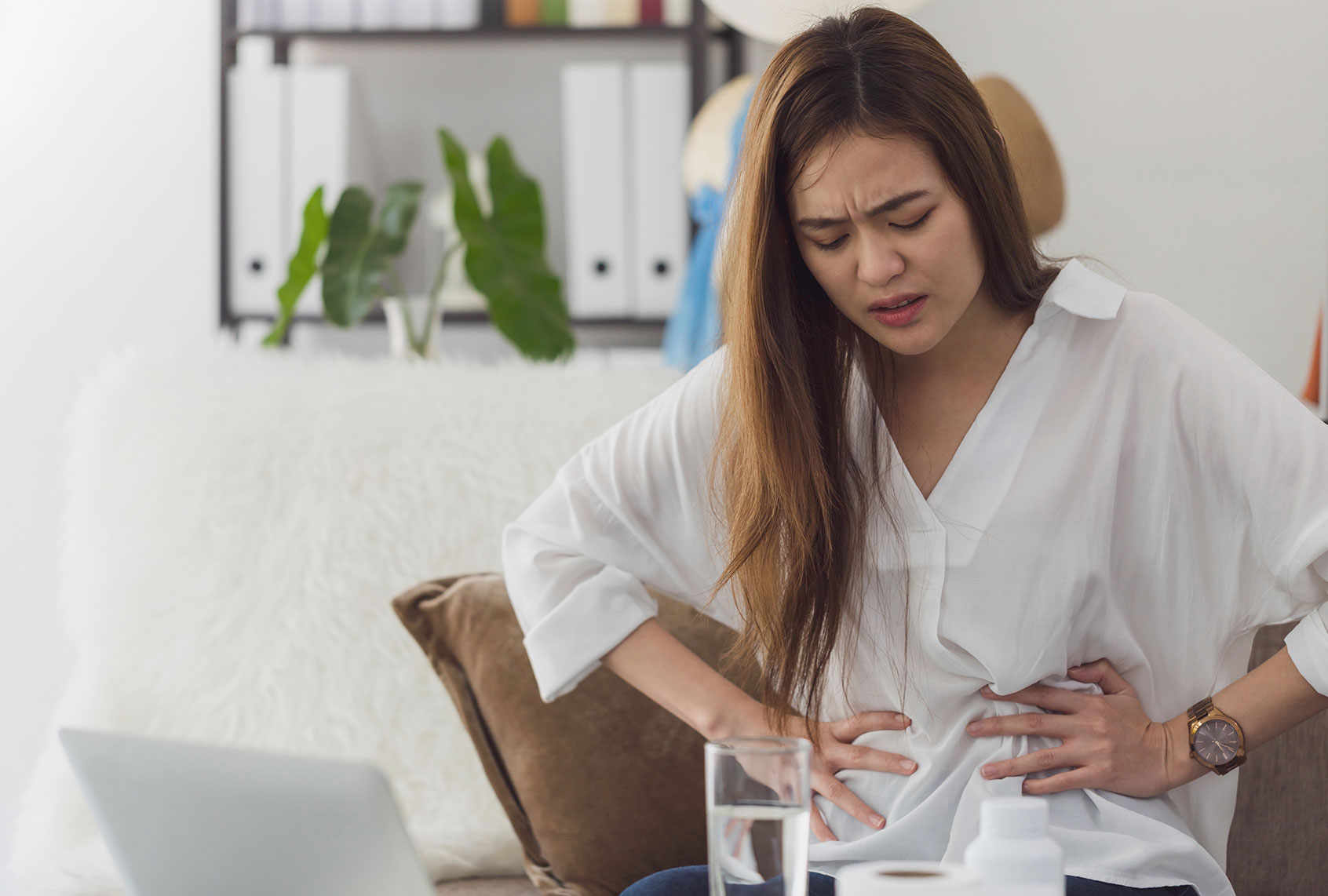 Young Woman With Stomach Pain (Getty Images/Bundit Binsuk/EyeEm)