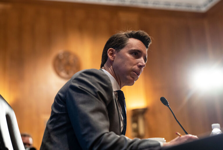 Sen. Josh Hawley (R-MO) (Kent Nishimura / Los Angeles Times via Getty Images)
