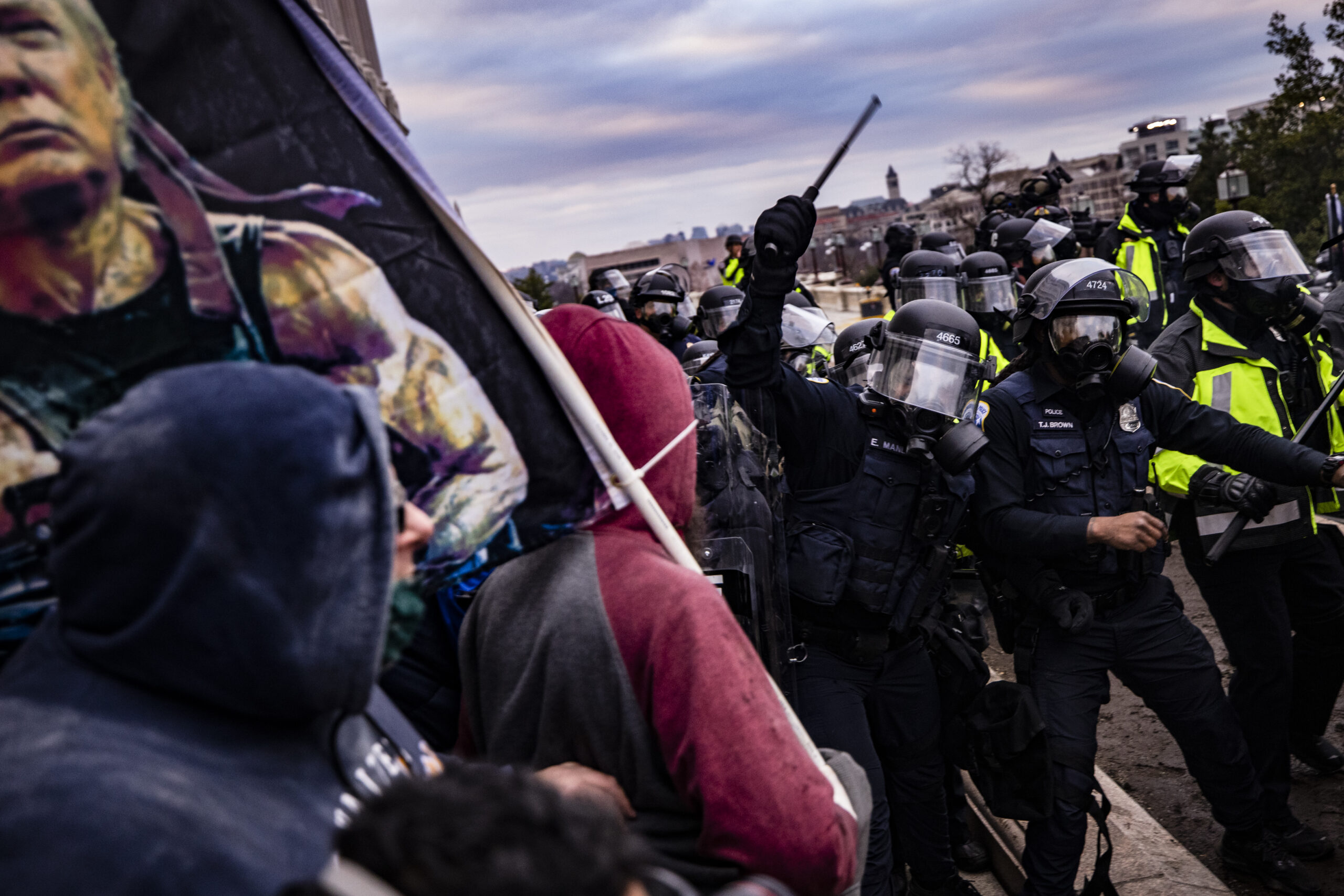 Police officers attempt to push back a pro-Trump mob trying to storm the U.S. Capitol on Jan. 6, 2021. (Samuel Corum/Getty Images)