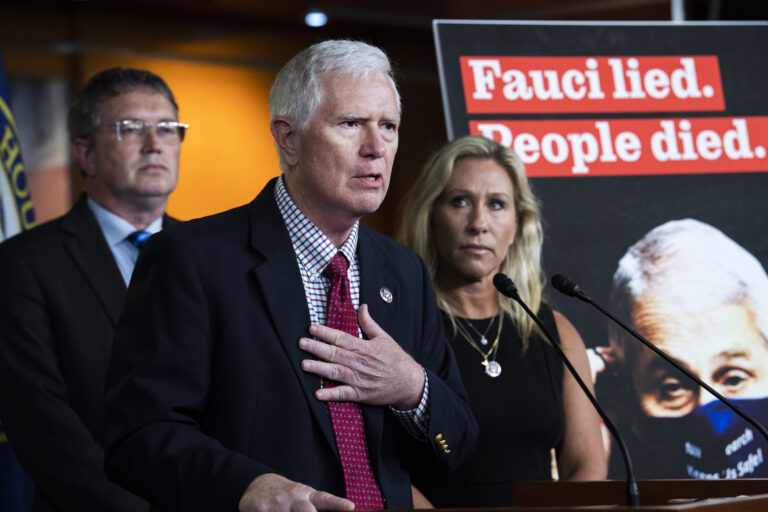 Rep. Mo Brooks, R-Ala., center. (Tom Williams/CQ-Roll Call, Inc via Getty Images)
