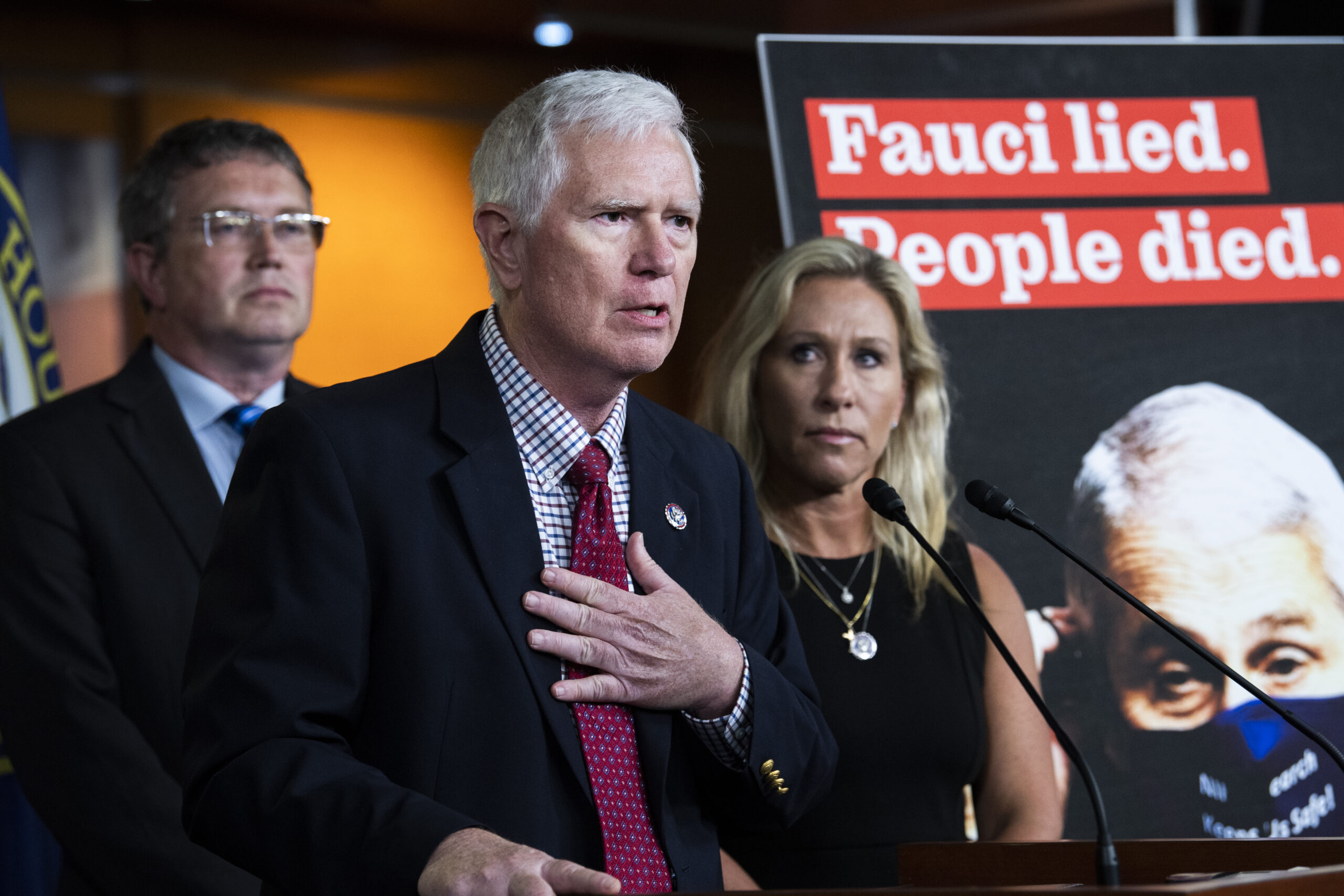 Rep. Mo Brooks, R-Ala., center. (Tom Williams/CQ-Roll Call, Inc via Getty Images)