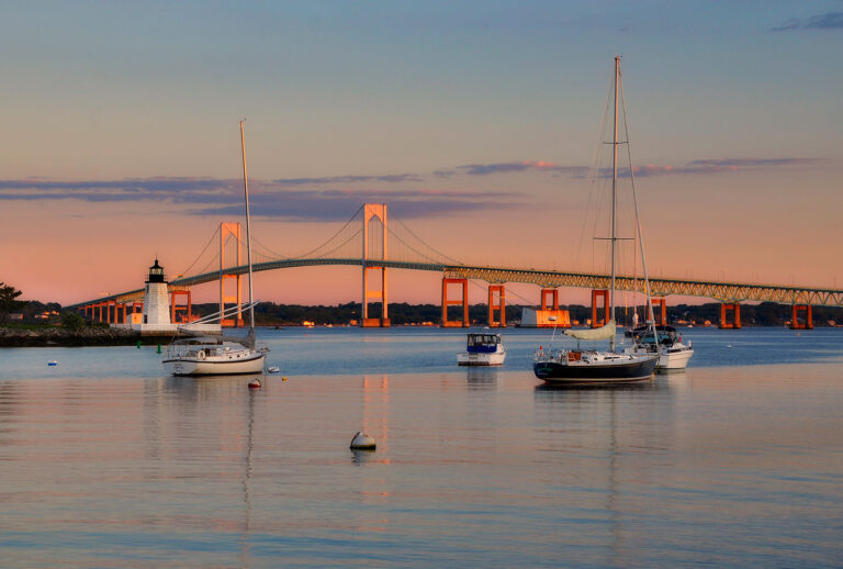 Goat Island lighthouse and the Jamestown at sunrise, Newport, Rhode Island (Getty Images/Shobeir Ansari)