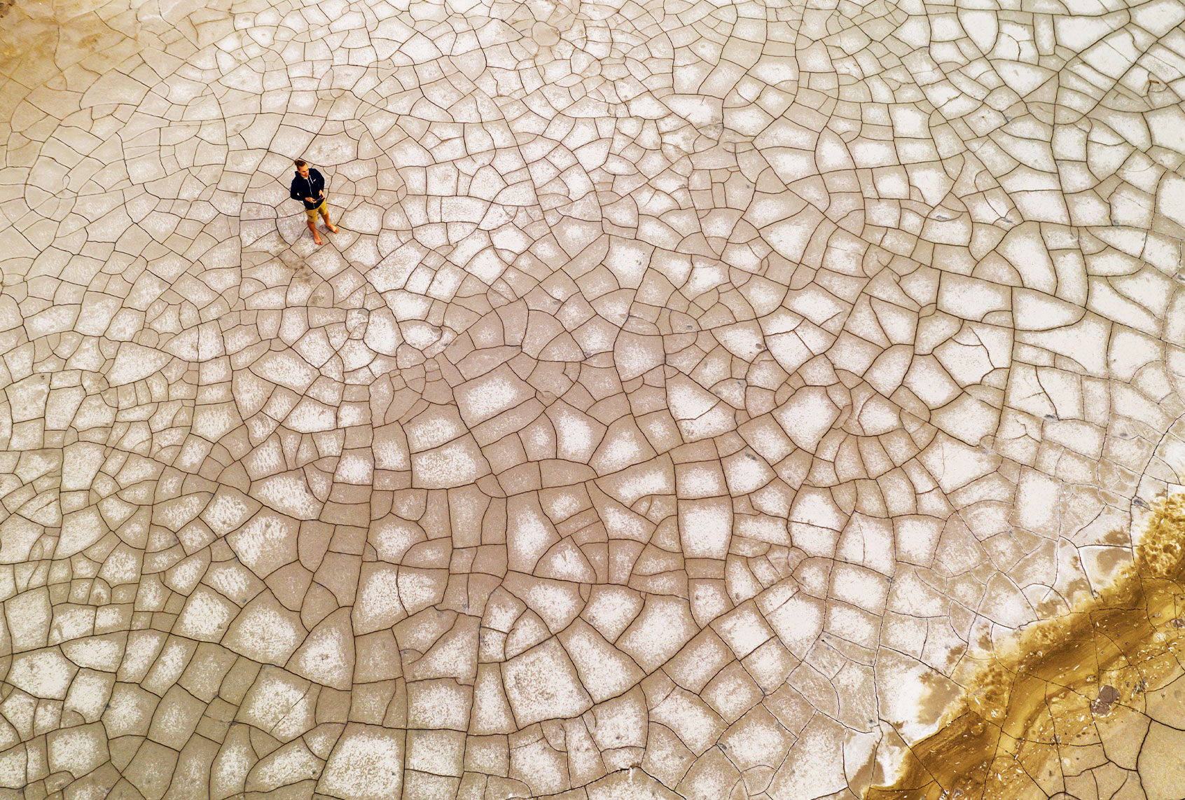 Man on the cracked ground, global warming concept (Getty Images/Anton Petrus)