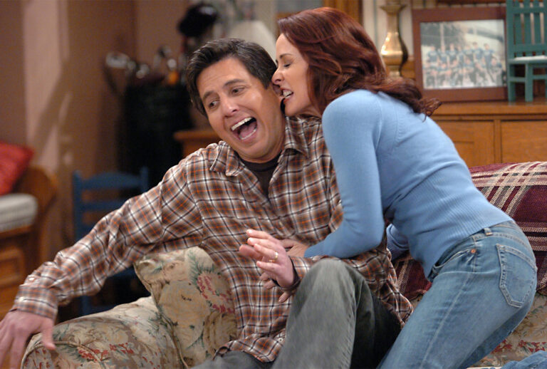 Ray Romano and Patricia Heaton filming a scene on "Everybody Loves Raymond" in 2005 (Getty Images/Bob Riha, Jr.)