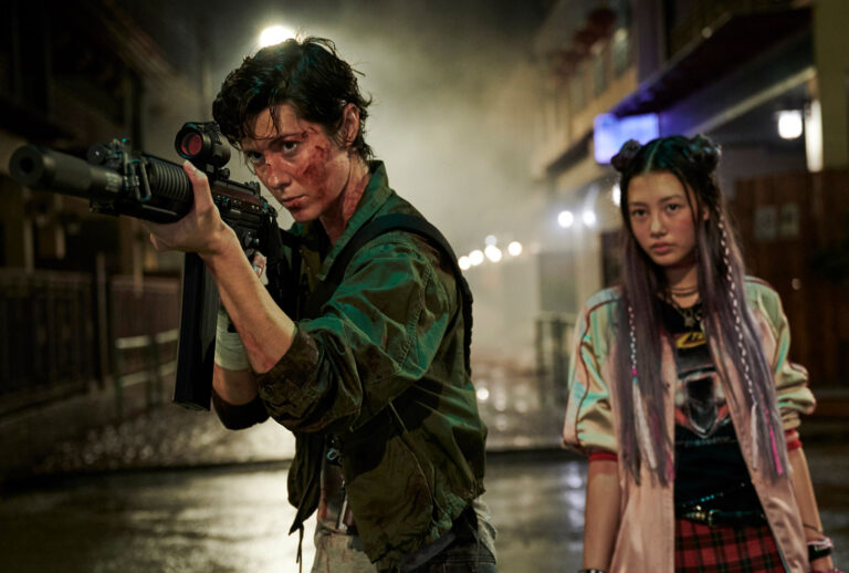 Mary Elizabeth Winstead and Miku Martineau in "Kate" (Netflix)