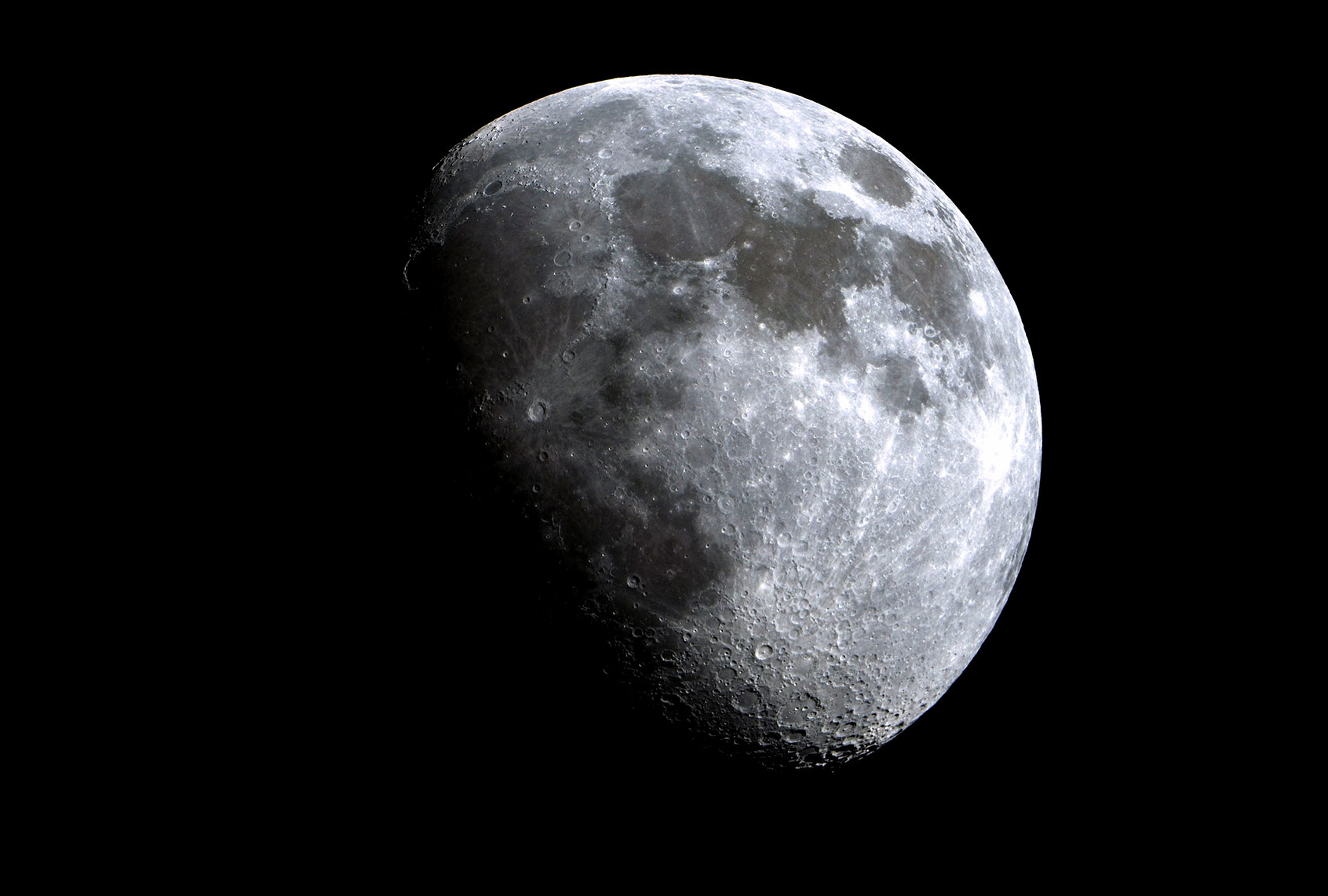 View Of Earth's Moon Against The Sky At Night (Getty Images/Alexander Rieber/EyeEm)