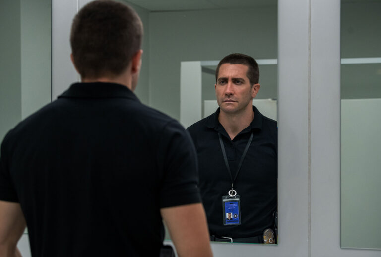 Jake Gyllenhaal in "The Guilty" (Glen Wilson/Netflix)