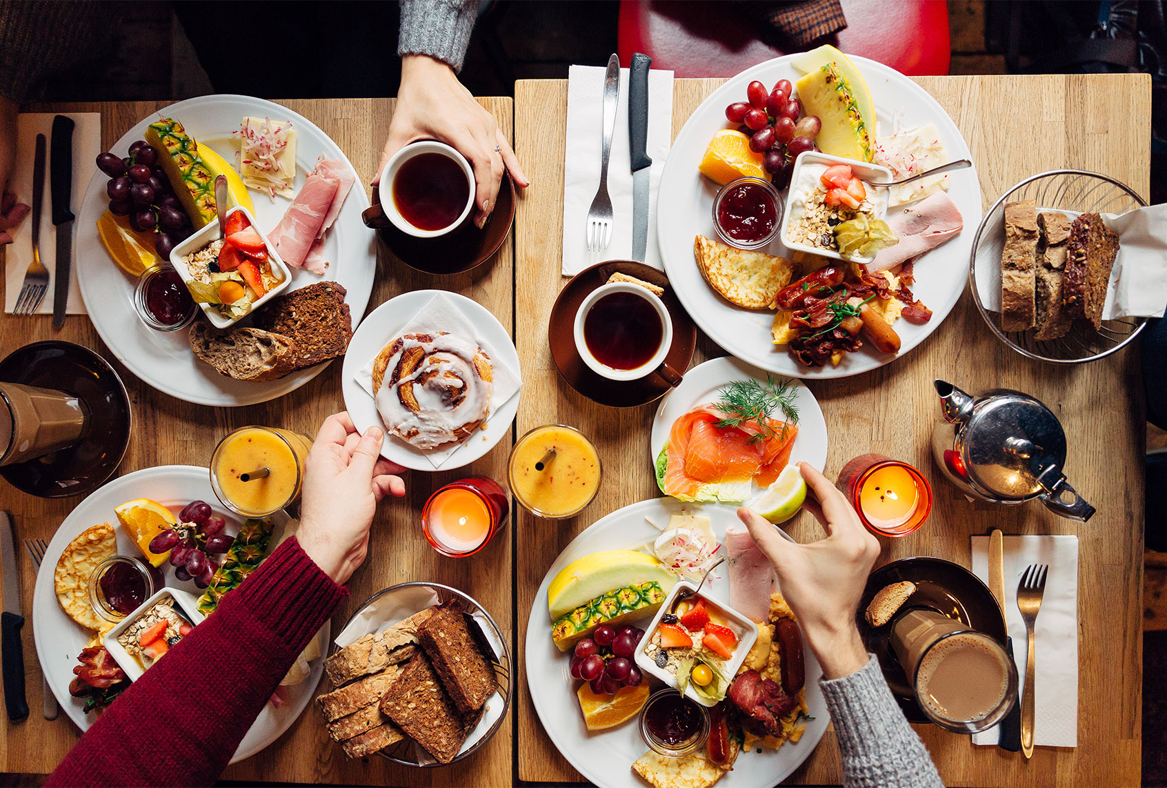 Group of friends having a meal together (Getty Images/Alexander Spatari)