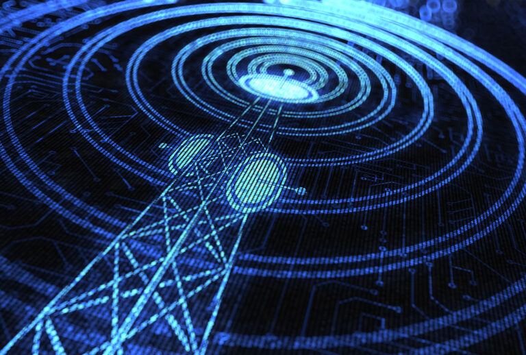 Radio tower emitting (Getty Images/alengo)