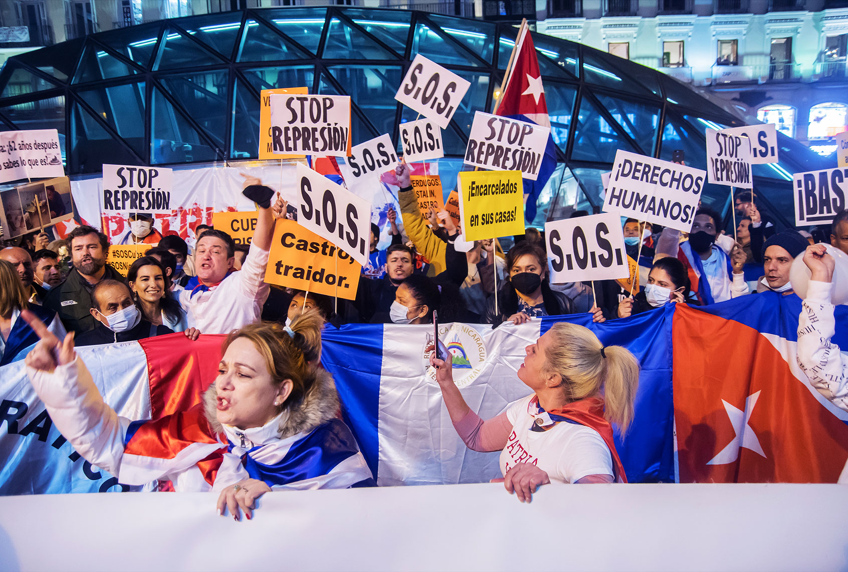 Hundreds of people gathered this Monday in the central and well-known Puerta del Sol in Madrid to protest against the "dictatorship" in Cuba, in favor of "freedom" and supporting the November 15 marches called in the Caribbean country to demand political change. (Alberto Sibaja/Pacific Press/LightRocket via Getty Images)