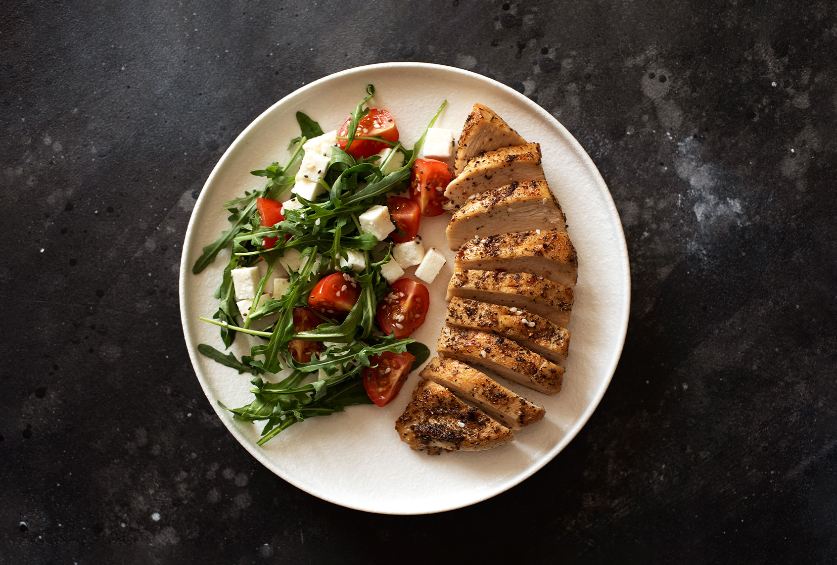 Chicken salad with tomatoes and cucumber (Kseniya Ovchinnikova)