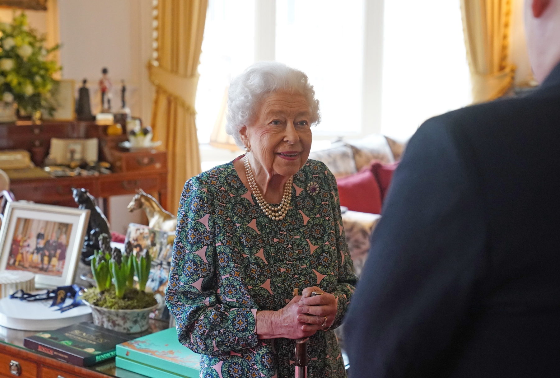 Queen Elizabeth II speaks during an audience at Windsor Castle on February 16, 2022 in Windsor, England (Steve Parsons-WPA Pool/Getty Images)