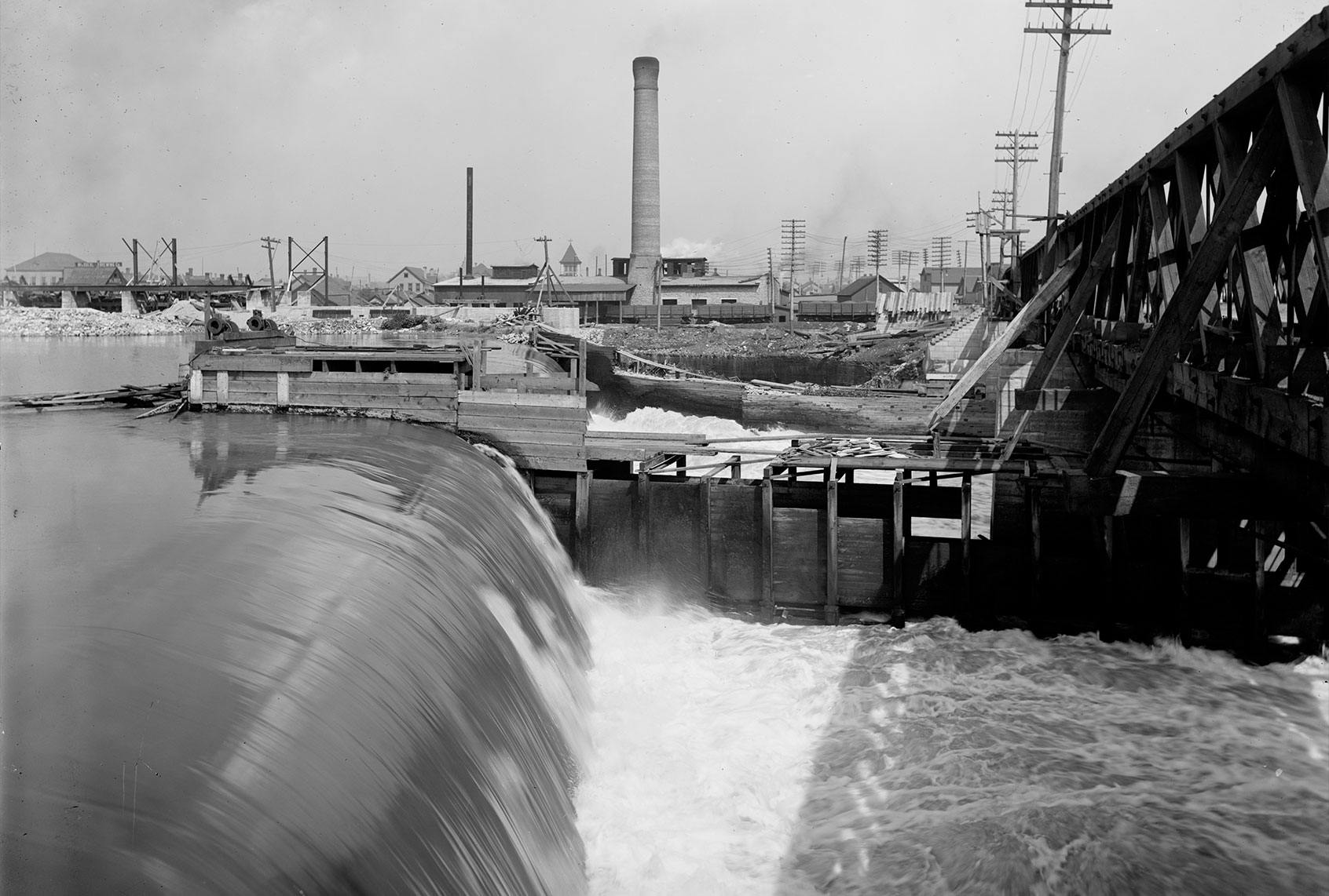 Dam Of The Chicago Drainage Canal, Joliet [Between 1880 And 1901]. (Education Images/Universal Images Group via Getty Images)