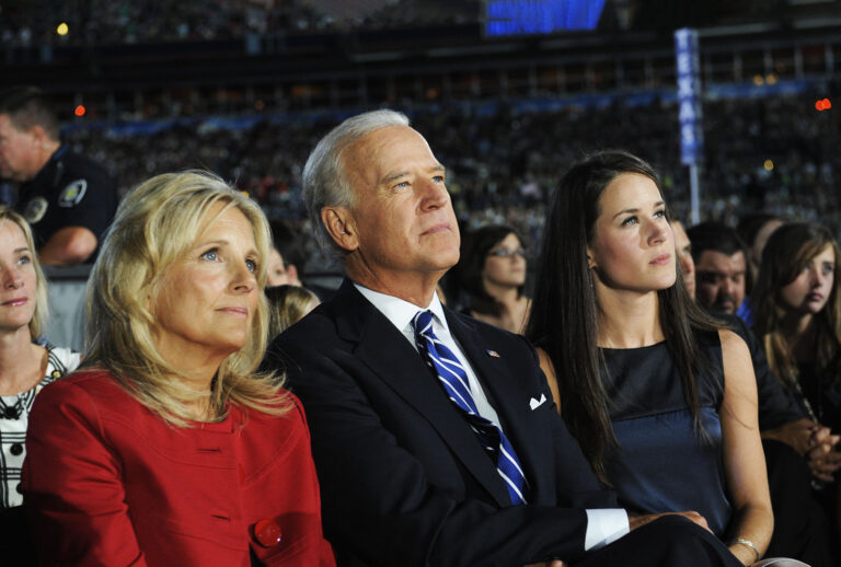Joe Biden, his wife Jill (L) and daughter Ashley (EMMANUEL DUNAND/AFP via Getty Images)