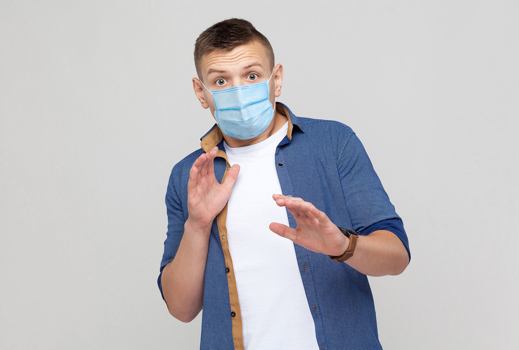 Scared young man in casual style with surgical medical mask (Getty Images/Khosrork)