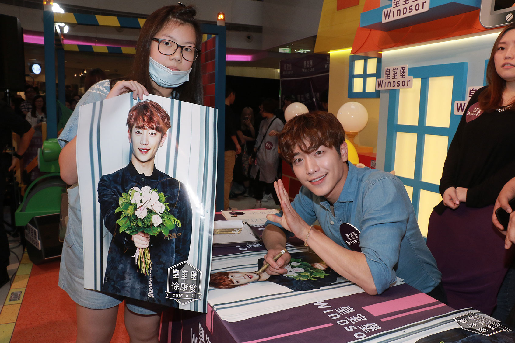 South Korean actor Seo Kang-joon attends an autograph session on May 1, 2016 in Hong Kong, China. (Visual China Group via Getty Images)