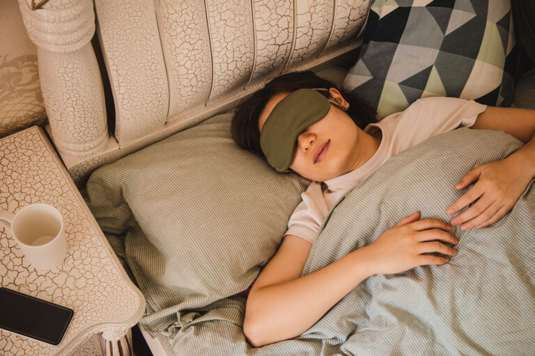 Woman sleeping in bed in the morning (Getty Images/Kilito Chan)