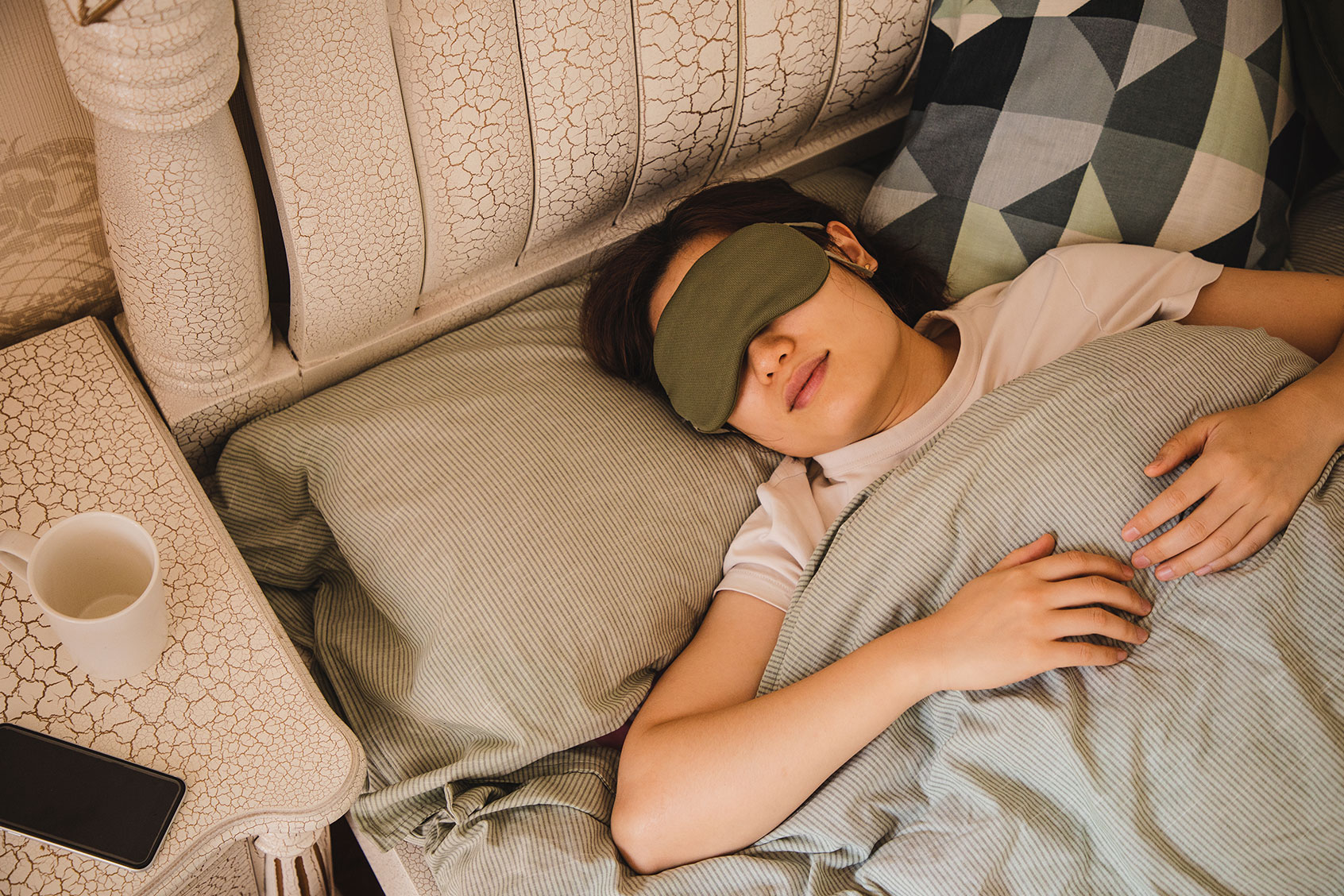 Woman sleeping in bed in the morning (Getty Images/Kilito Chan)