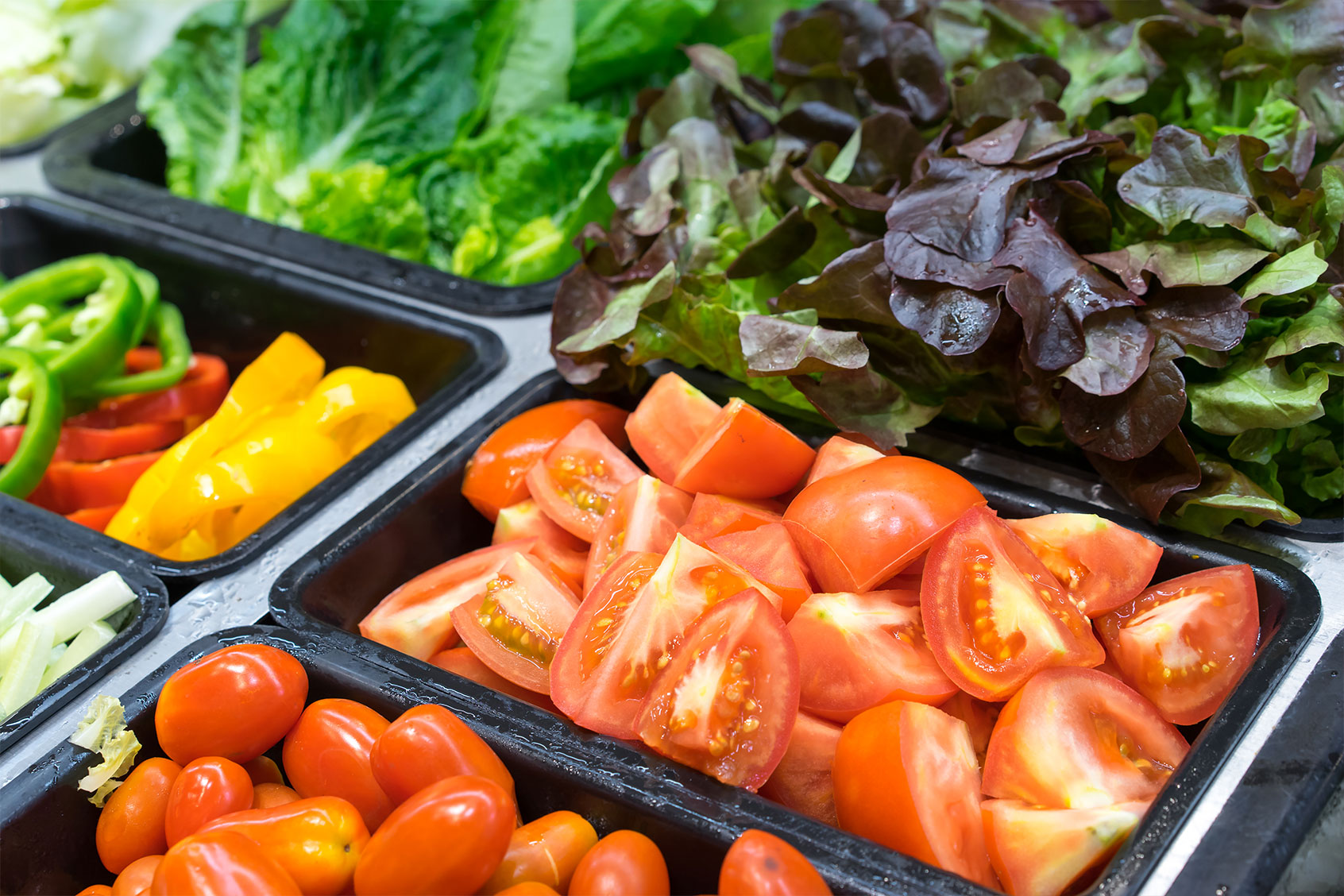 Tomatoes and other vegetables in salad trays (Getty Images/Sushiman)
