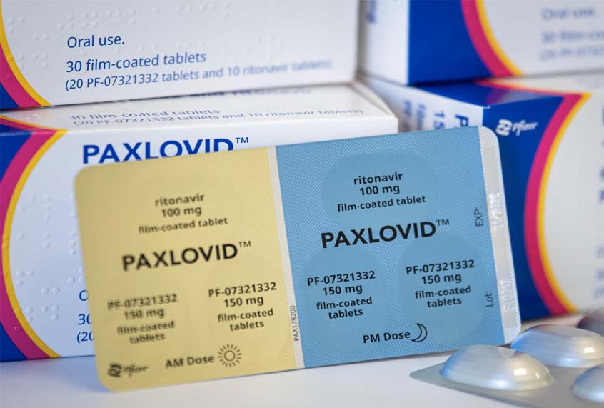 01 March 2022, Berlin: The drug Paxlovid against Covid-19 from the manufacturer Pfizer is lying on a table. (Fabian Sommer/picture alliance/Getty Images)