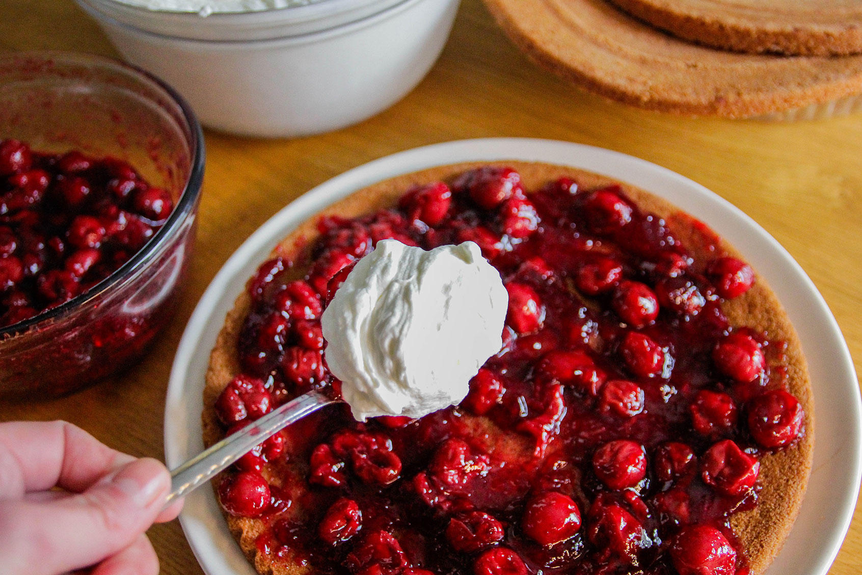 Making a cherry cake (Getty Images/Kinga Krzeminska)