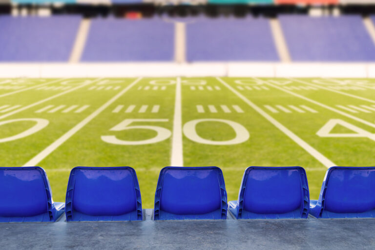Empty american football stadium (Getty Images/Cunaplus_M.Faba)