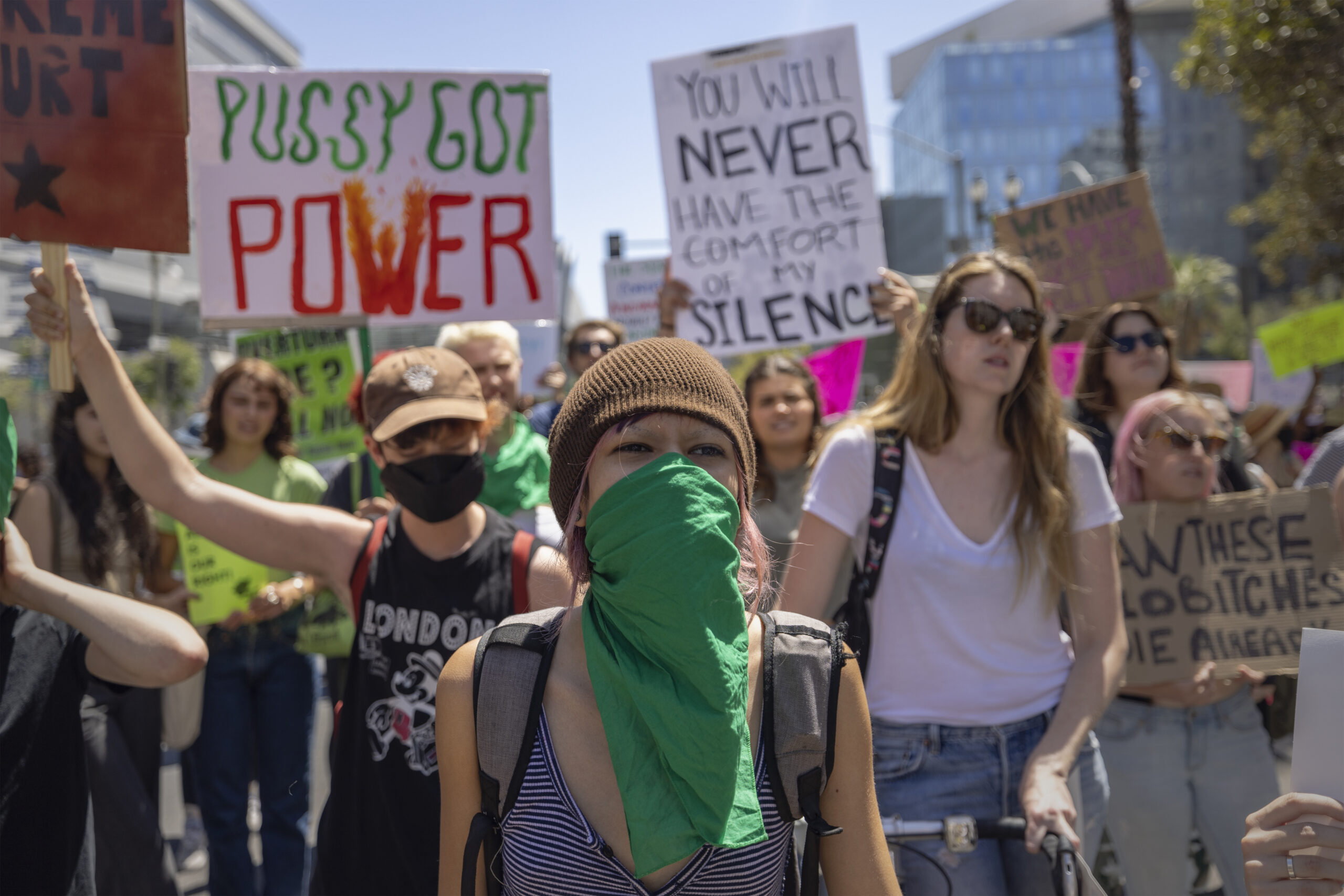 Protesters march to denounce the U.S. Supreme Court decision to end federal abortion rights protections on June 26, 2022 in Los Angeles. (David McNew/Getty Images)