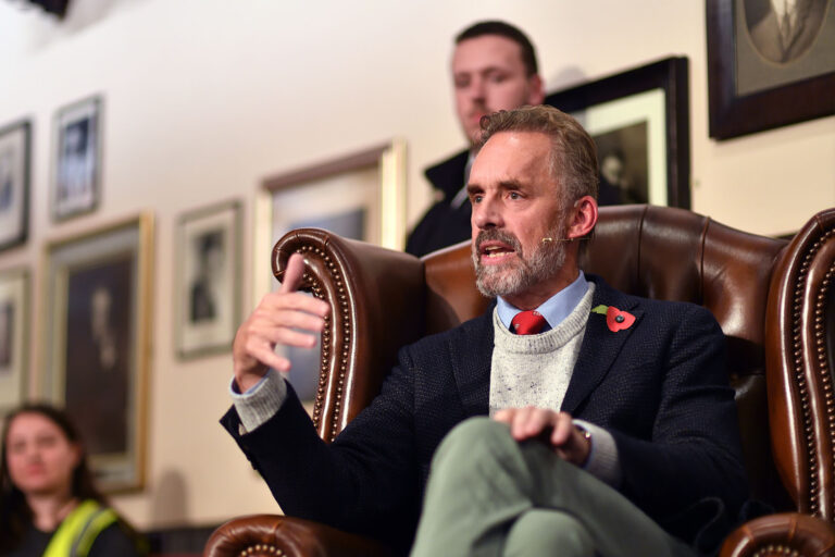 Jordan Peterson addresses students at The Cambridge Union on November 02, 2018 in Cambridge, Cambridgeshire. (Chris Williamson/Getty Images)