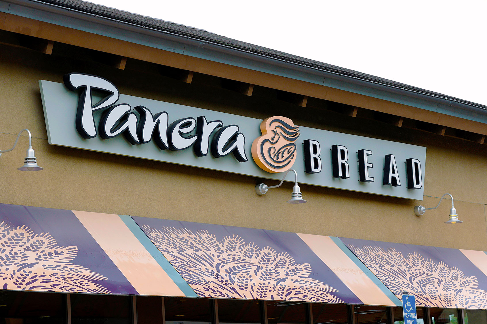 Exterior of Panera Bread restaurant on November 09, 2021 in San Rafael, California (Justin Sullivan/Getty Images)