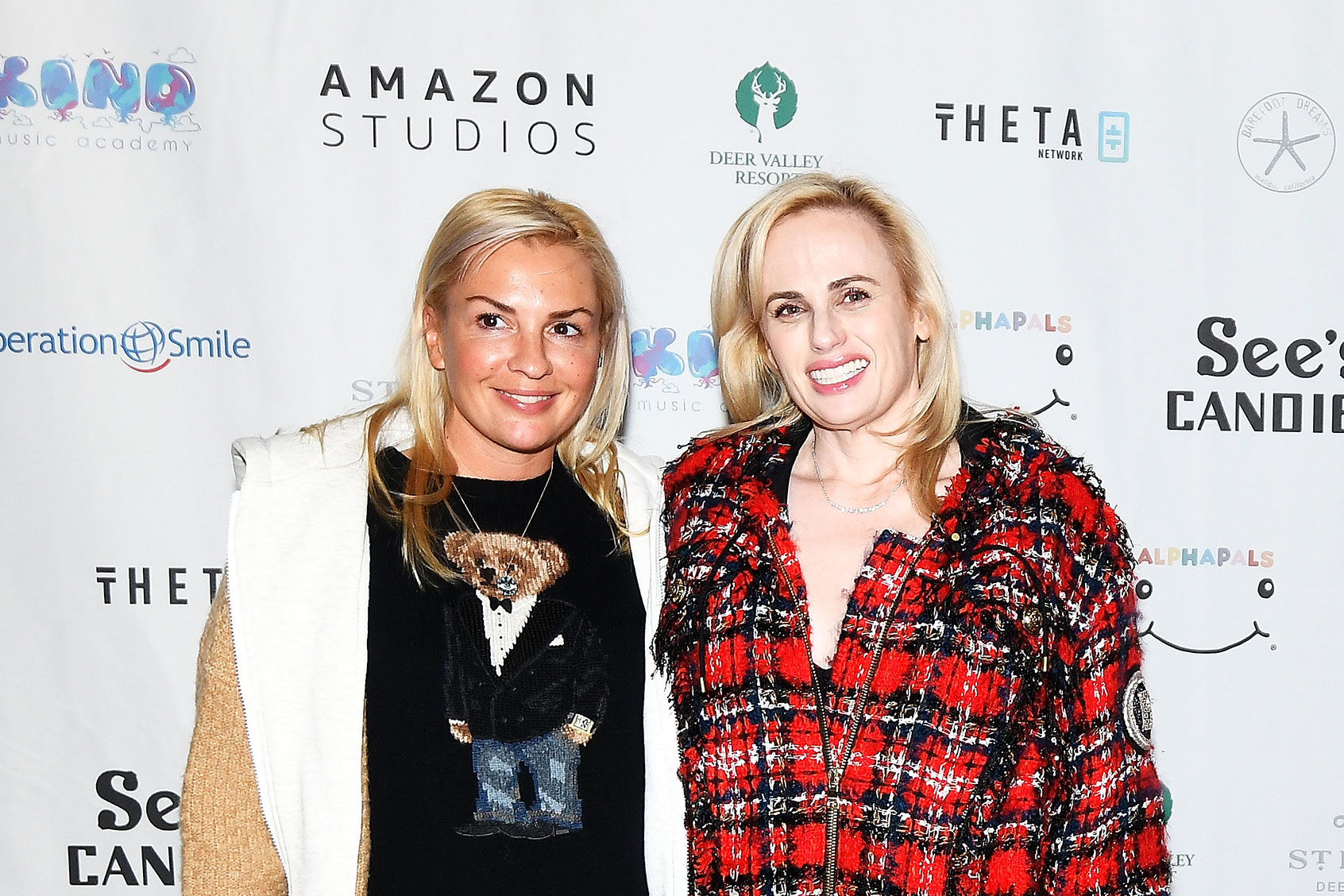 Rebel Wilson (R) and Ramona Agruma attend Operation Smile's 10th Annual Park City Ski Challenge Presented By The St. Regis Deer Valley & Deer Valley Resort at The St. Regis Deer Valley on April 02, 2022 in Park City, Utah. (Alex Goodlett/Getty Images for Operation Smile)