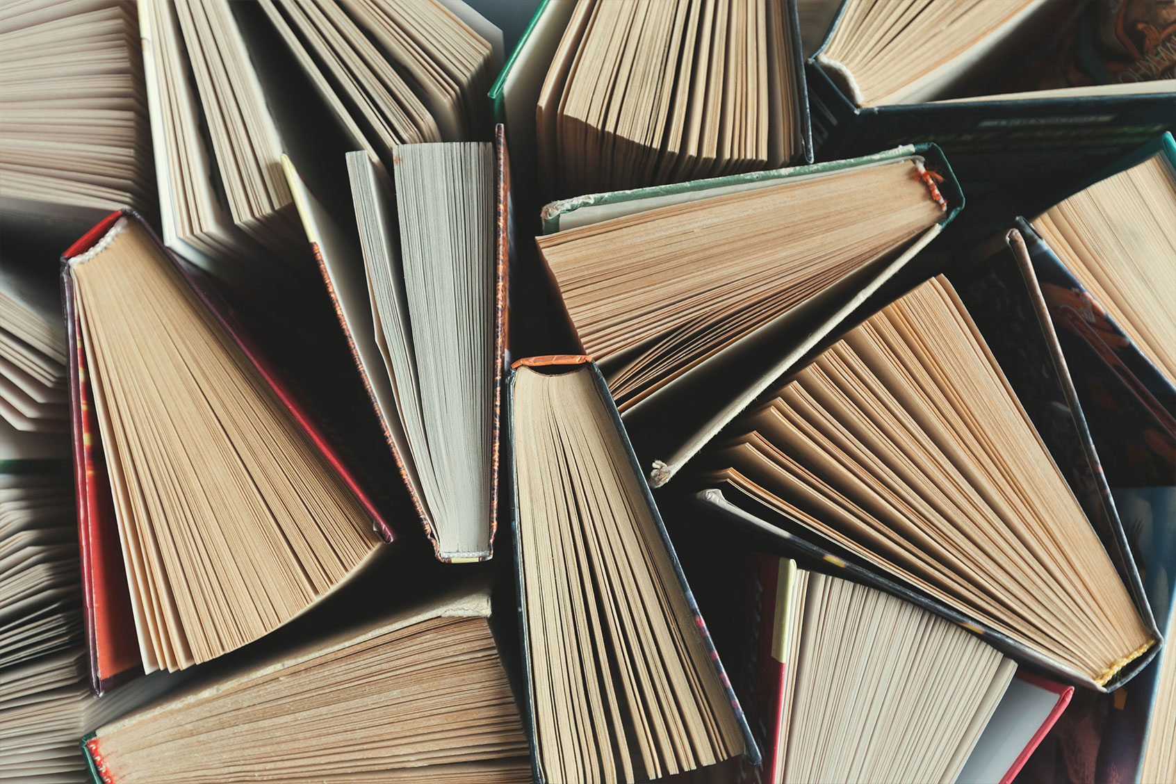 Composition with books on the table (Getty Images/FabrikaCr)