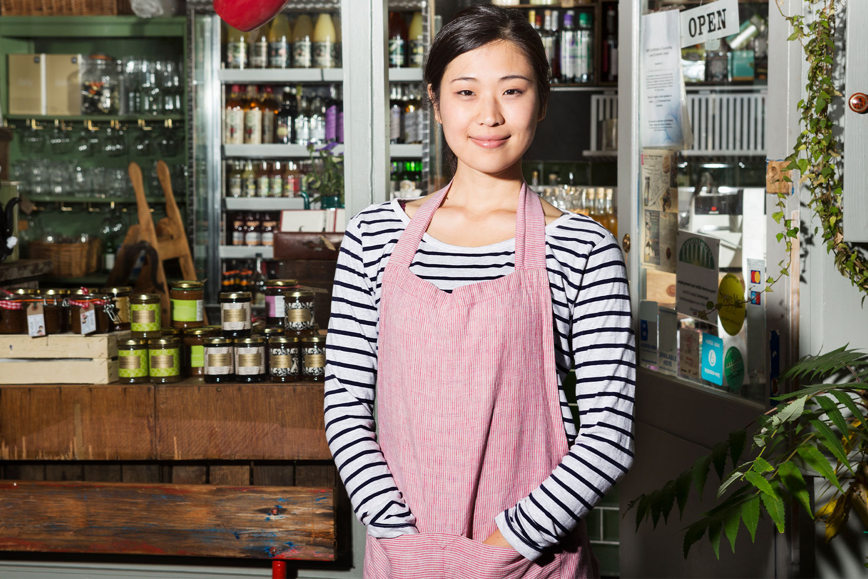 Female shop keeper wearing an apron (Getty Images/Betsie Van Der Meer)