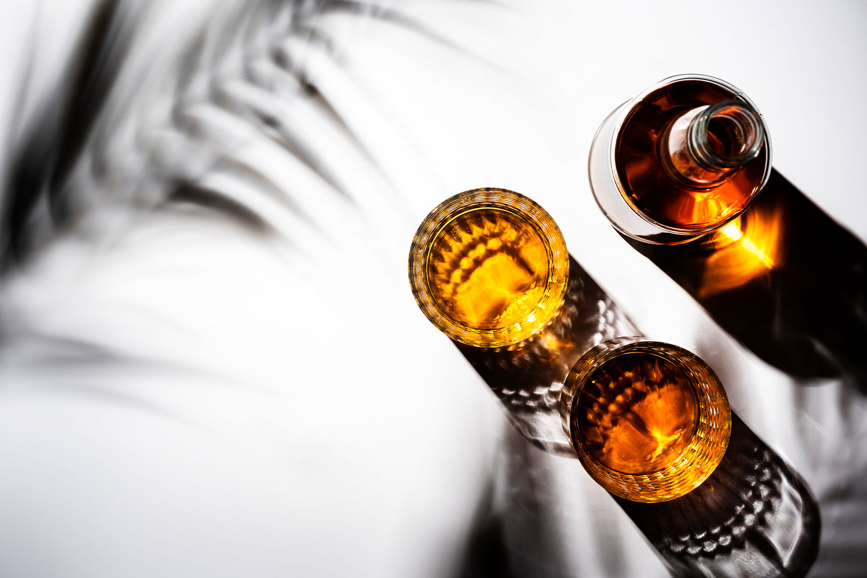 American bourbon whiskey in glasses and bottle (Getty Images/5PH/500px)
