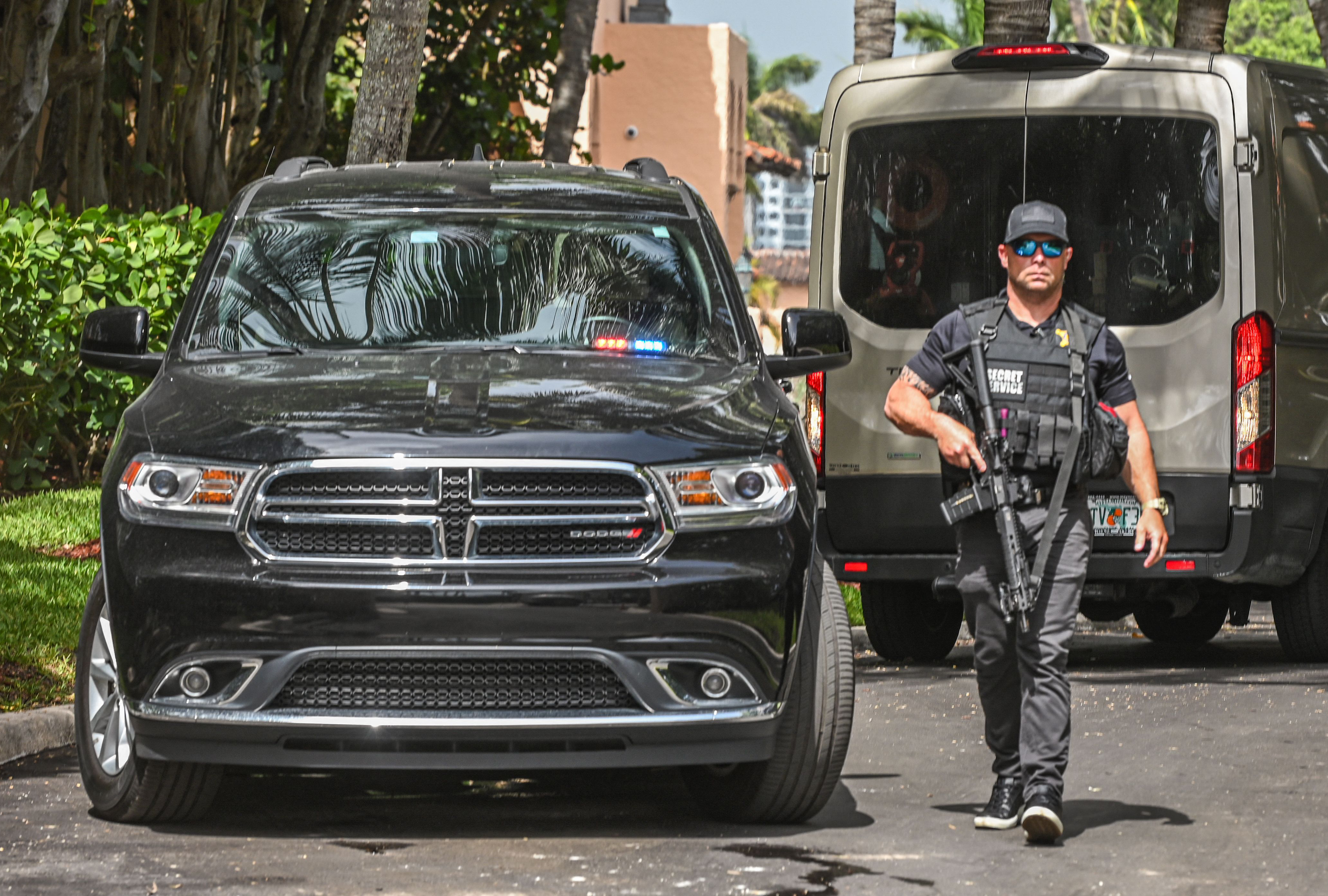 A member of the Secret Service is seen in front of the home of former President Donald Trump at Mar-A-Lago in Palm Beach, Florida on August 9, 2022. (Photo by GIORGIO VIERA/AFP via Getty Images)