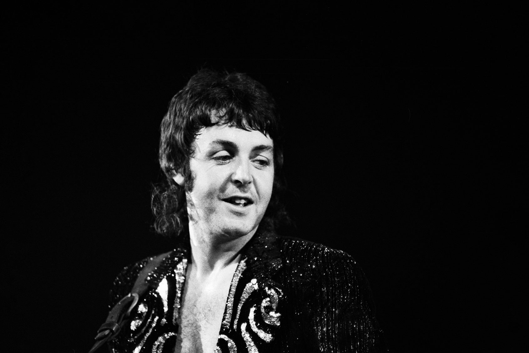 Paul McCartney performs on stage with Wings, Netherlands, August 1972. (Gijsbert Hanekroot/Redferns/Getty Images)