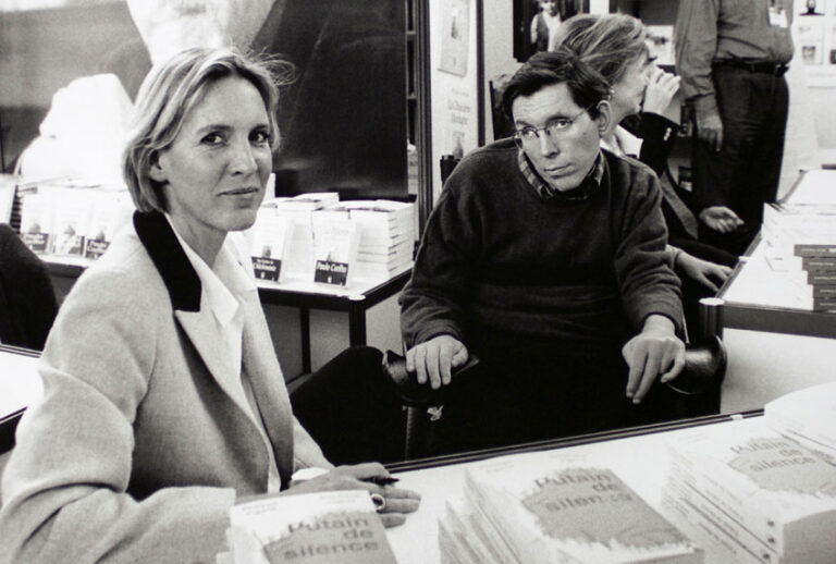 French writer Philippe Vigand (6 May 1957–15 November 2020) and his wife, Stéphane Vigand, photographed in Paris on March 23, 1998. Vigand had locked-in syndrome. (GAILLARDE/REGLAIN/Getty)