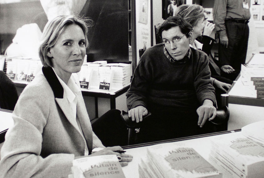 French writer Philippe Vigand (6 May 1957–15 November 2020) and his wife, Stéphane Vigand, photographed in Paris on March 23, 1998. Vigand had locked-in syndrome. (GAILLARDE/REGLAIN/Getty)