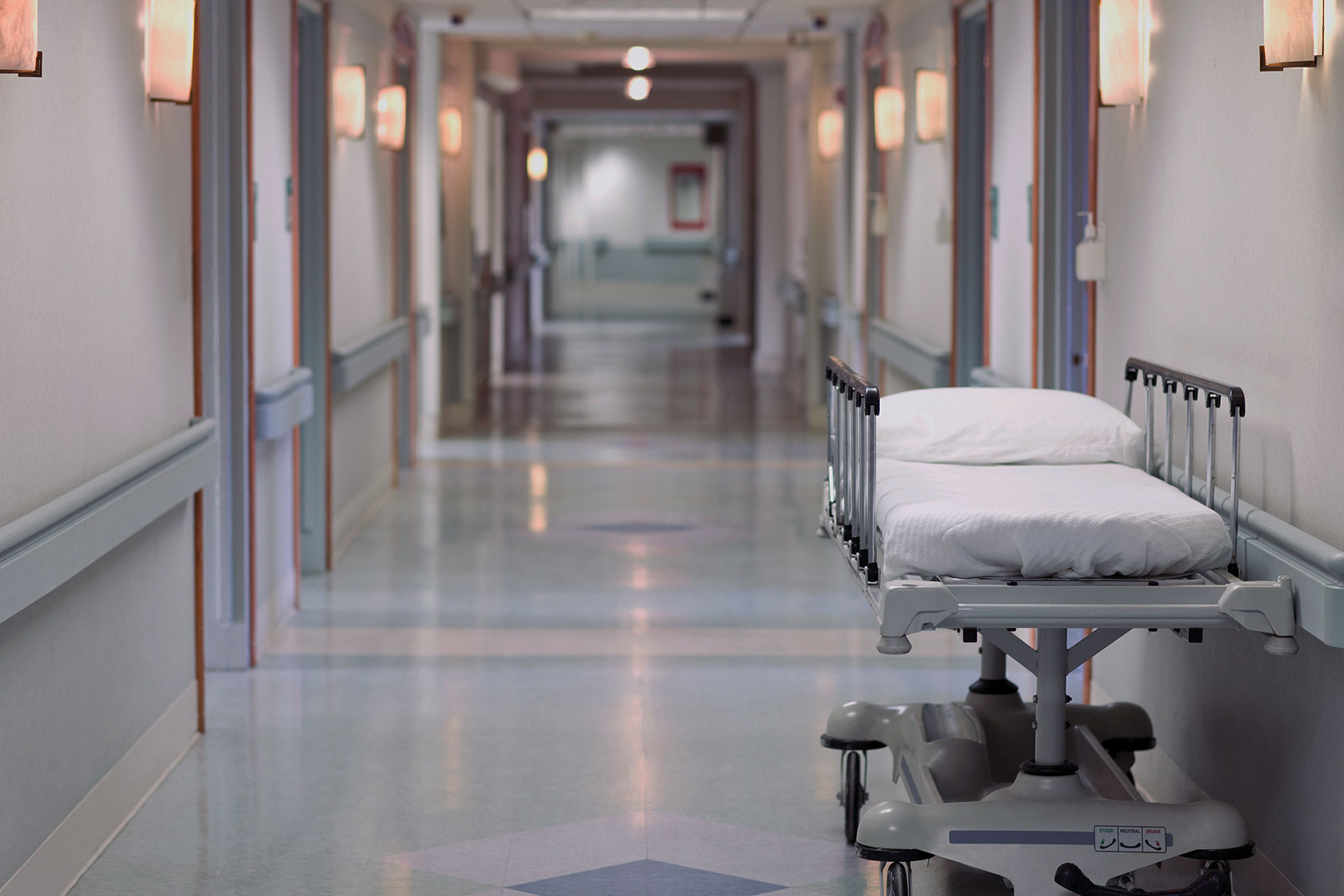 Hospital bed in the hallway (Getty Images/David Sacks)